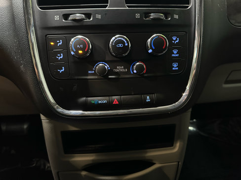 Used 2020 Dodge Grand Caravan SE w/ UConnect Hands-Free Group image 44