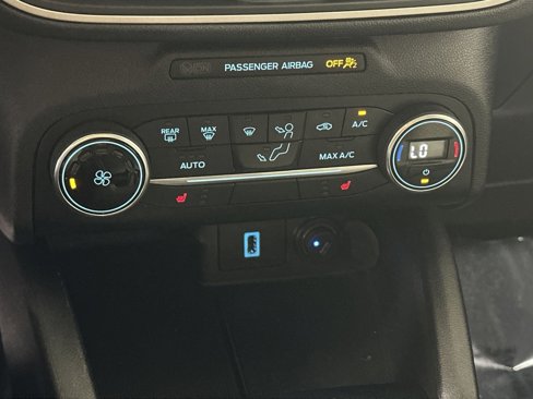 Used 2020 Ford Escape SE image 25