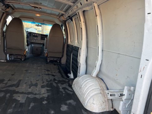 Used 2015 Chevrolet Express 2500 image 21