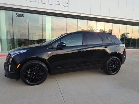 Used 2021 Cadillac XT5 Sportv w/ LPO, ONYX Package image 2