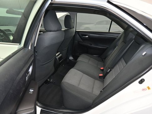 Used 2016 Toyota Camry LE image 29