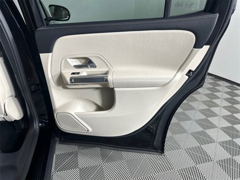Certified 2023 Mercedes-Benz GLB 250 image 18