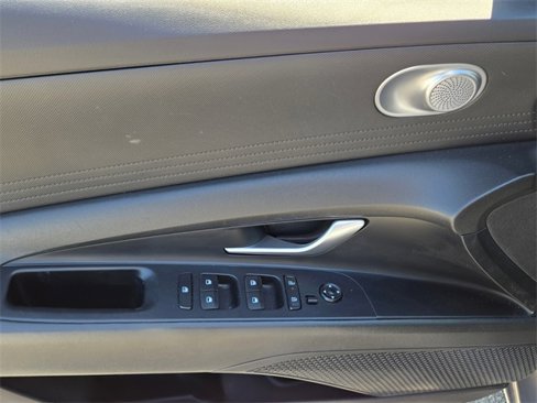 Used 2024 Hyundai Elantra SEL image 24