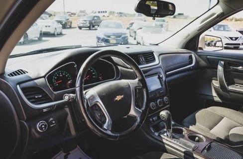 Used 2017 Chevrolet Traverse LT w/ Style and Technology Package image 2
