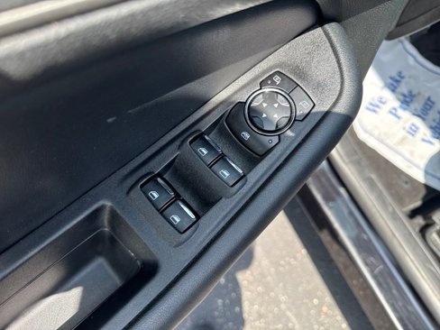 Used 2022 Ford Edge SEL image 11