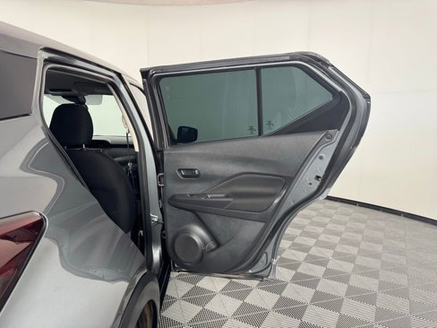 Used 2022 Nissan Kicks S image 30