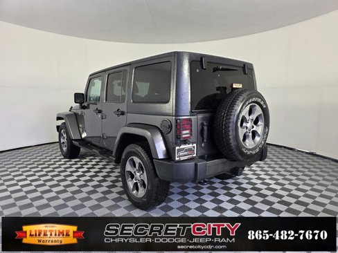 Used 2018 Jeep Wrangler Unlimited Sahara image 5
