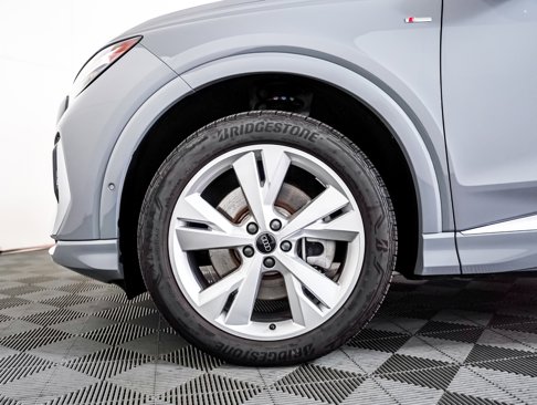 Used 2023 Audi Q4 e-tron Premium Plus image 4