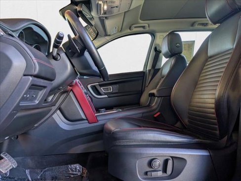 Used 2018 Land Rover Discovery Sport HSE image 17