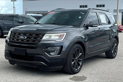 Used 2017 Ford Explorer XLT w/ Equipment Group 202A image 9