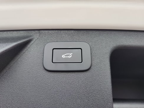 Used 2025 Land Rover Discovery Sport S image 14