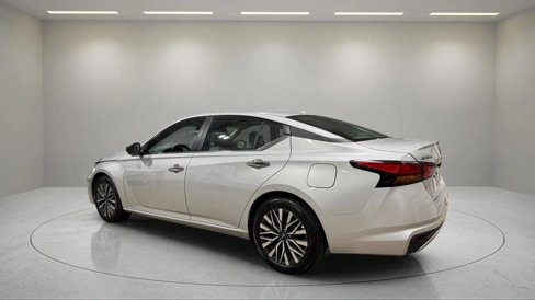 Used 2025 Nissan Altima 2.5 SV image 13