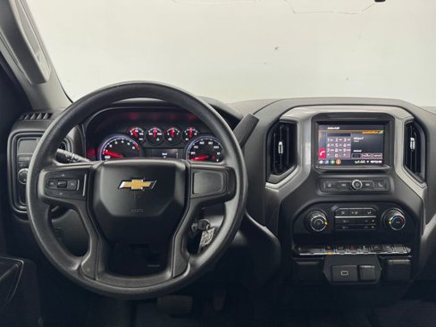 Used 2020 Chevrolet Silverado 1500 Custom w/ Custom Value Package image 3
