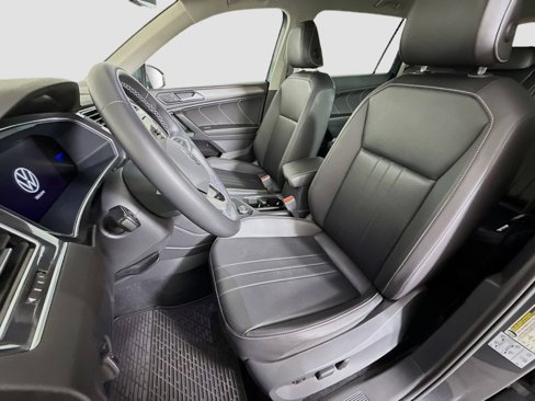 Used 2022 Volkswagen Tiguan SE image 19