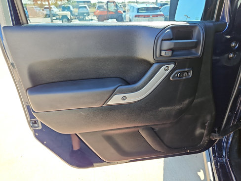 Used 2013 Jeep Wrangler Unlimited Rubicon w/ Connectivity Group image 13