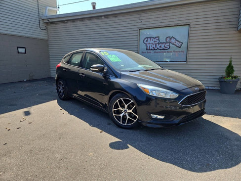 Used 2015 Ford Focus SE w/ SE Sport Package image 2