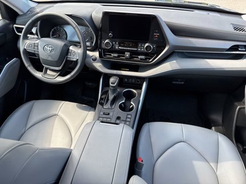 Used 2024 Toyota Highlander XLE image 15