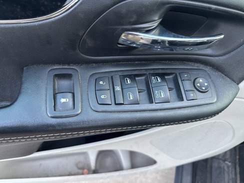 Used 2018 Dodge Grand Caravan SXT image 19