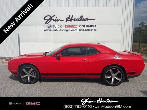 Used 2019 Dodge Challenger SXT image 2