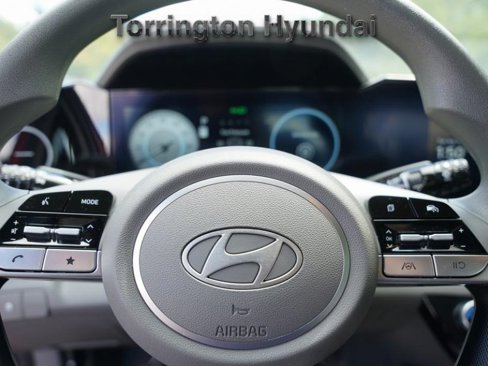 Certified 2024 Hyundai Elantra SEL image 17