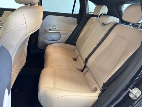 Used 2025 Mercedes-Benz GLA 250 4MATIC image 13
