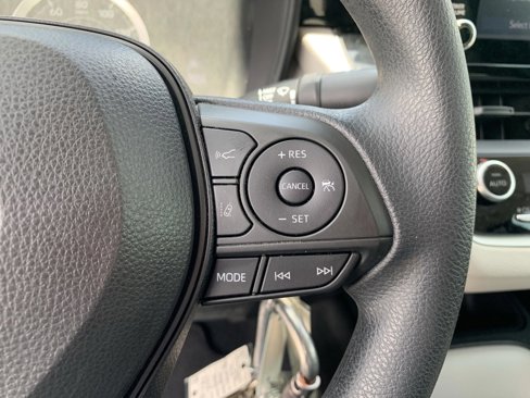 Used 2020 Toyota Corolla LE image 37