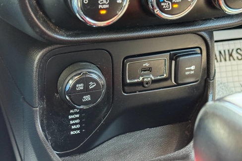 Used 2017 Jeep Renegade Trailhawk image 23