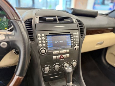 Used 2005 Mercedes-Benz SLK 350 image 9