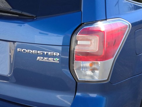Used 2017 Subaru Forester 2.5i Premium image 11