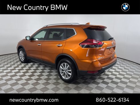 Used 2017 Nissan Rogue SV w/ SV Family Package image 5
