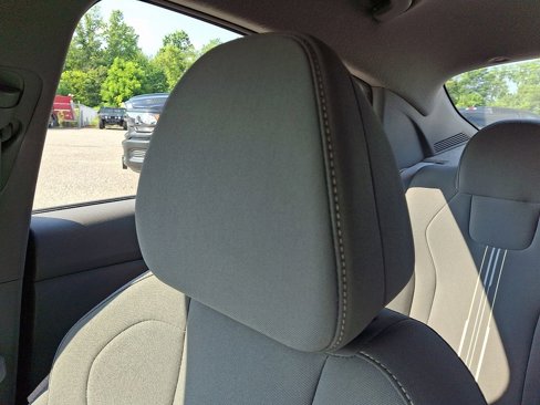 Used 2022 Hyundai Elantra SEL image 18