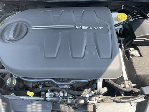 Used 2018 Jeep Cherokee Latitude Plus w/ Cold Weather Group image 9