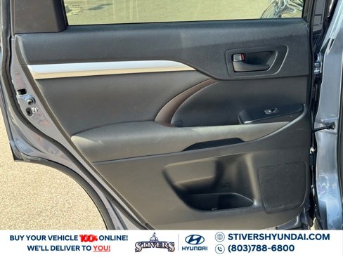 Used 2017 Toyota Highlander LE image 19