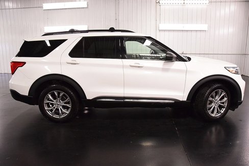 Used 2022 Ford Explorer XLT w/ Equipment Group 202A image 8