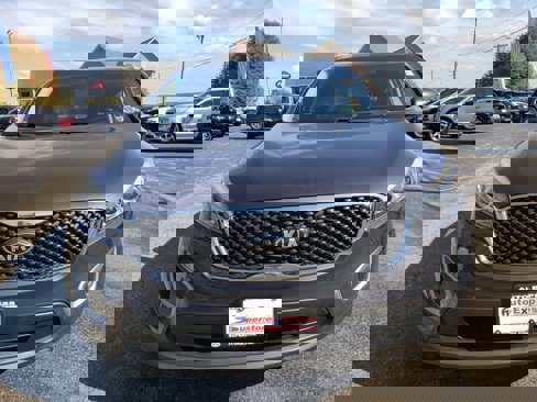 Used 2017 Kia Sorento LX w/ LX Convenience Package image 2