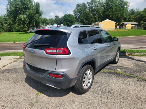 Used 2017 Jeep Cherokee Limited image 4