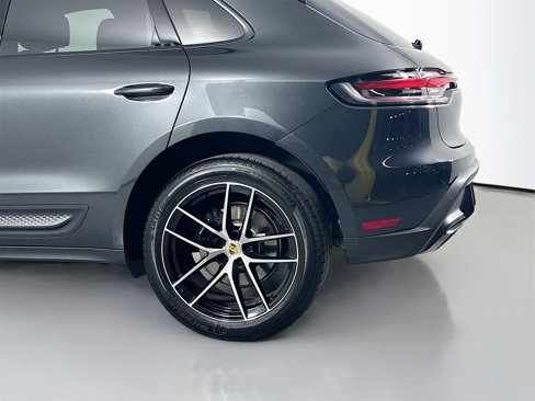 Used 2025 Porsche Macan image 11