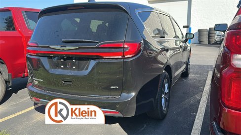 New 2026 Chrysler Pacifica Select image 3
