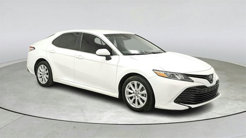 Used 2018 Toyota Camry LE image 1
