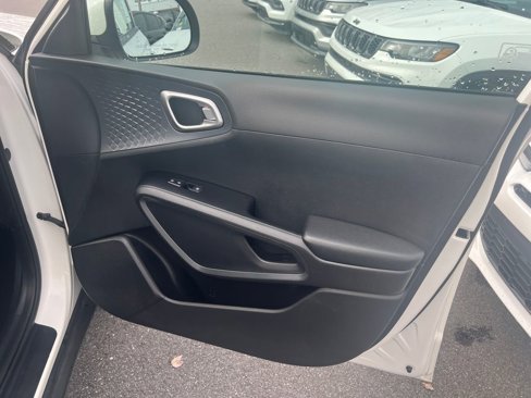 Used 2021 Kia Soul S image 17