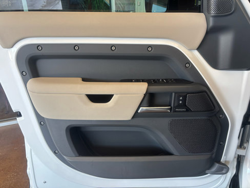 Used 2023 Land Rover Defender 110 X-Dynamic SE image 26