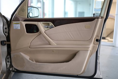 Used 2000 Mercedes-Benz E 320 Sedan image 22