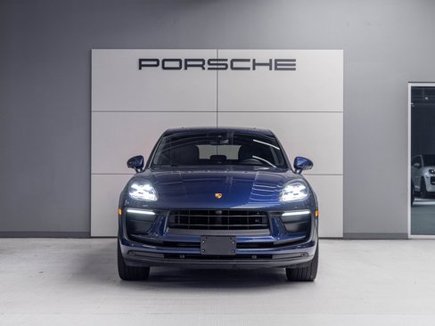 Certified 2022 Porsche Macan image 10