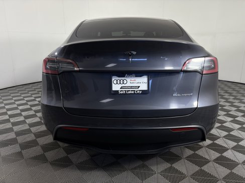 Used 2022 Tesla Model Y Long Range image 7