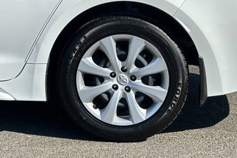 Used 2022 Toyota Corolla LE image 32