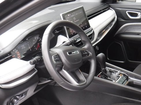 Used 2023 Jeep Compass Sport image 15