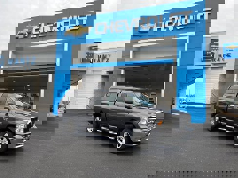 Used 2016 RAM 1500 Classic SLT image 1