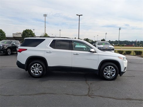 Used 2021 Chevrolet Traverse LT image 2