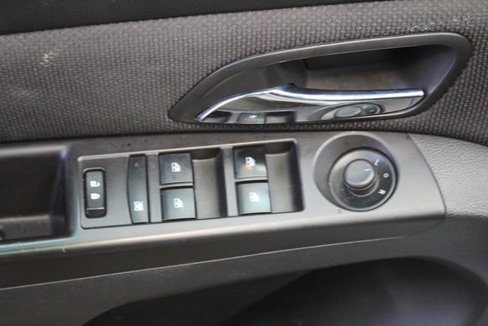 Used 2015 Chevrolet Cruze LT image 11