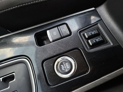 Used 2020 Mitsubishi Outlander SE image 34
